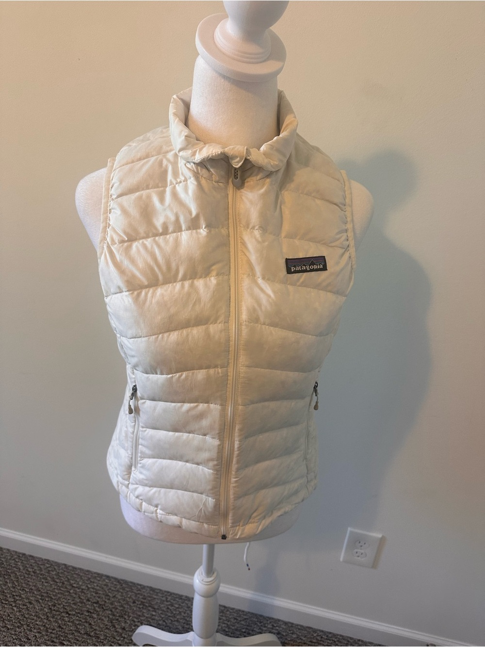 Patagonia Women's White Goose Down Puffer Vest Size XS